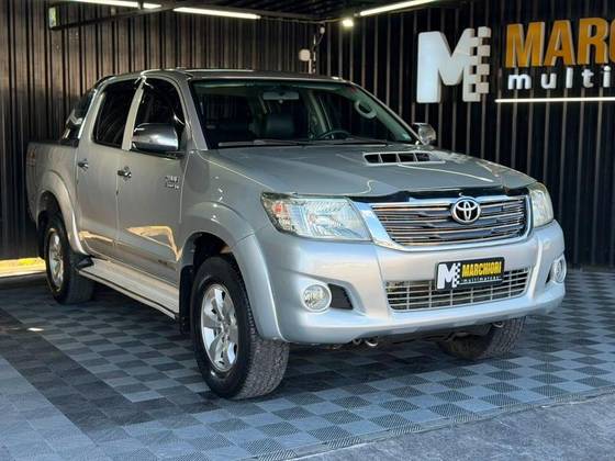 TOYOTA HILUX 3.0 SRV 4X4 CD 16V TURBO INTERCOOLER DIESEL 4P AUTOMÁTICO TOYOTA HILUX 3.0 SRV 4X4 CD 16V TURBO INTERCOOLER DIESEL 4P AUTOMÁTICO